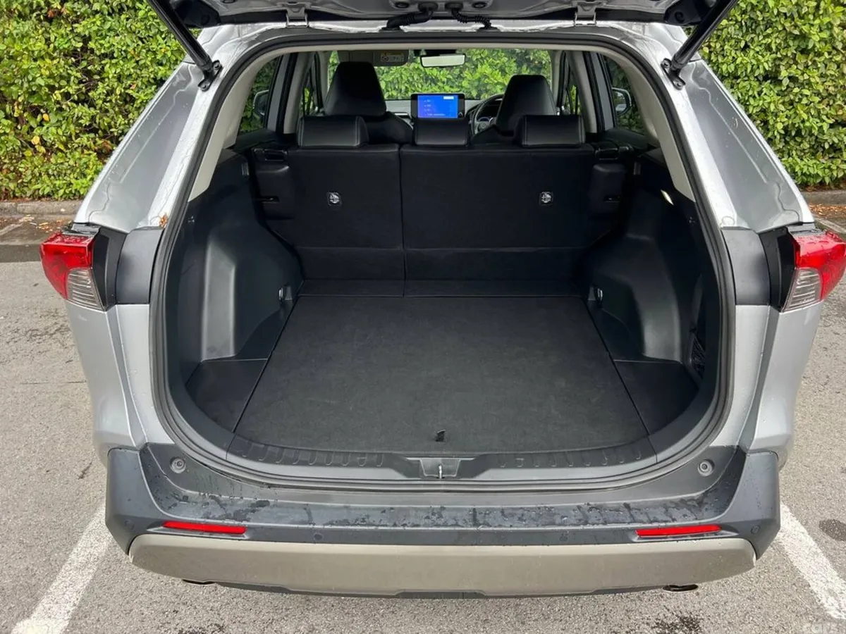 Toyota RAV4 SUV, Petrol Hybrid, 2023, Silver