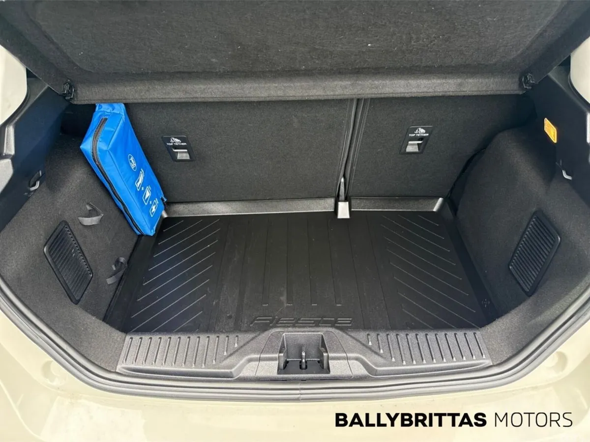 Ford Fiesta Hatchback, Petrol, 2021, White
