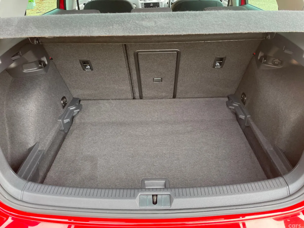 Volkswagen Golf Hatchback, Petrol, 2017, Red