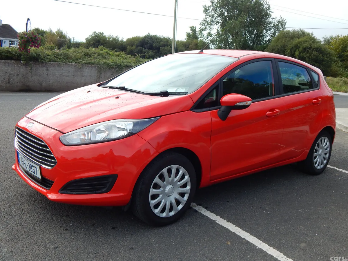 Ford Fiesta Hatchback, Petrol, 2015, Red