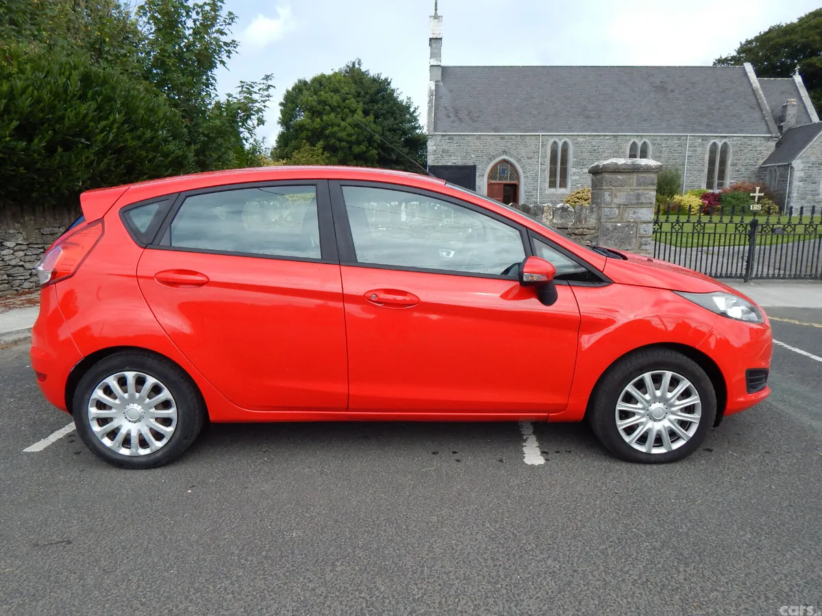 Ford Fiesta Hatchback, Petrol, 2015, Red