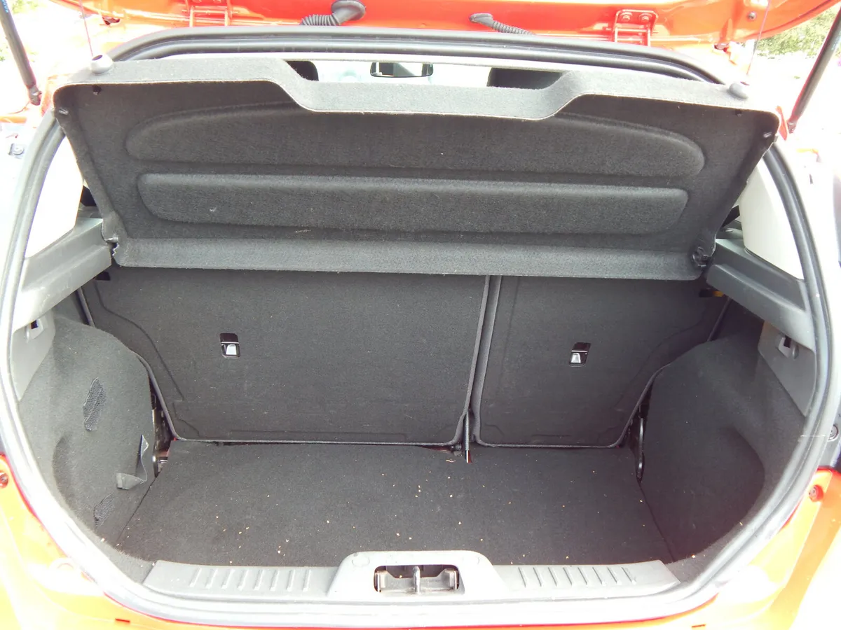 Ford Fiesta Hatchback, Petrol, 2015, Red