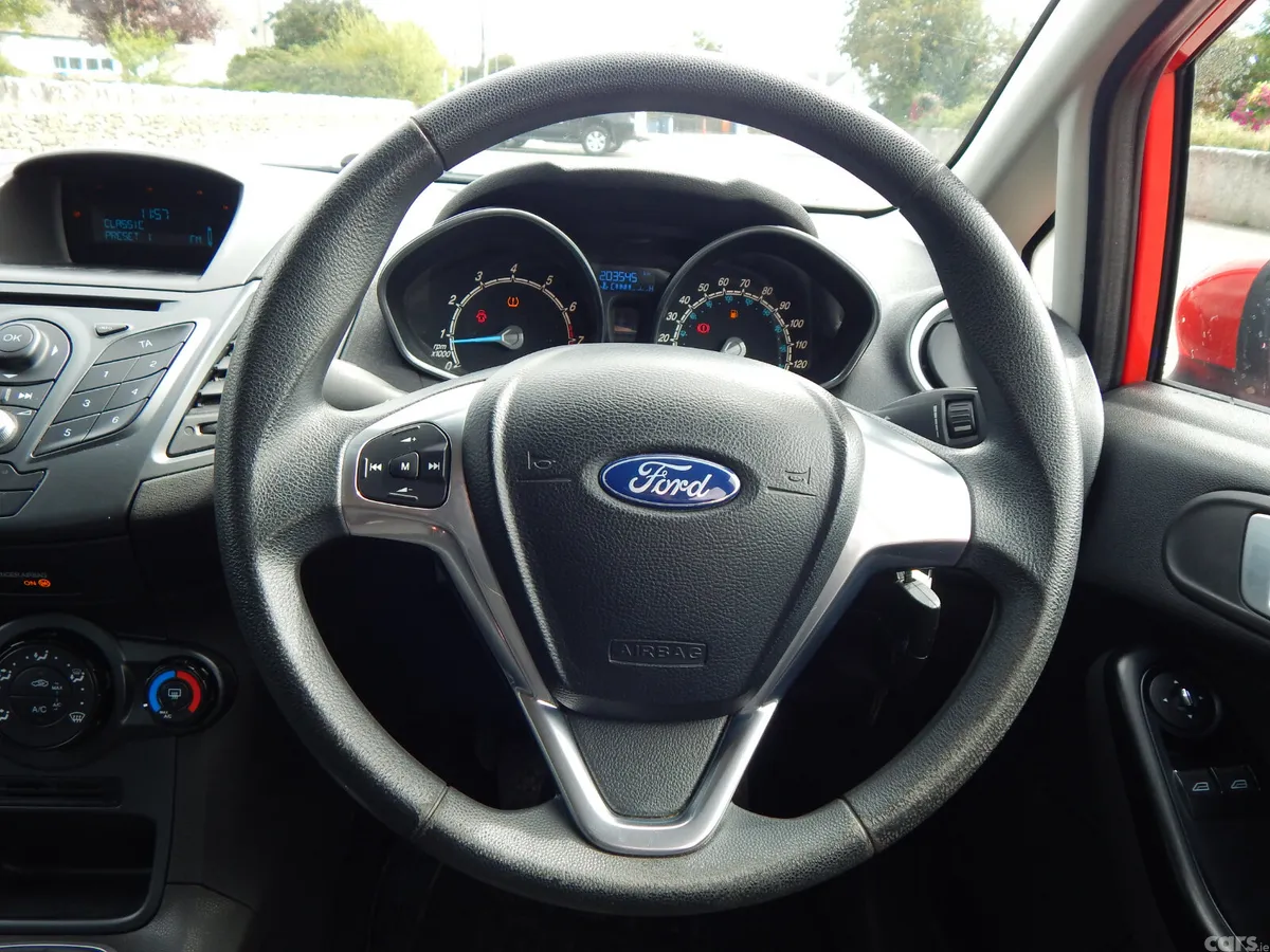 Ford Fiesta Hatchback, Petrol, 2015, Red