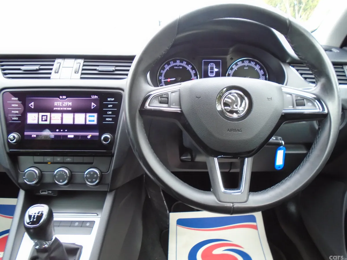 Skoda Octavia Saloon, Diesel, 2019, Grey