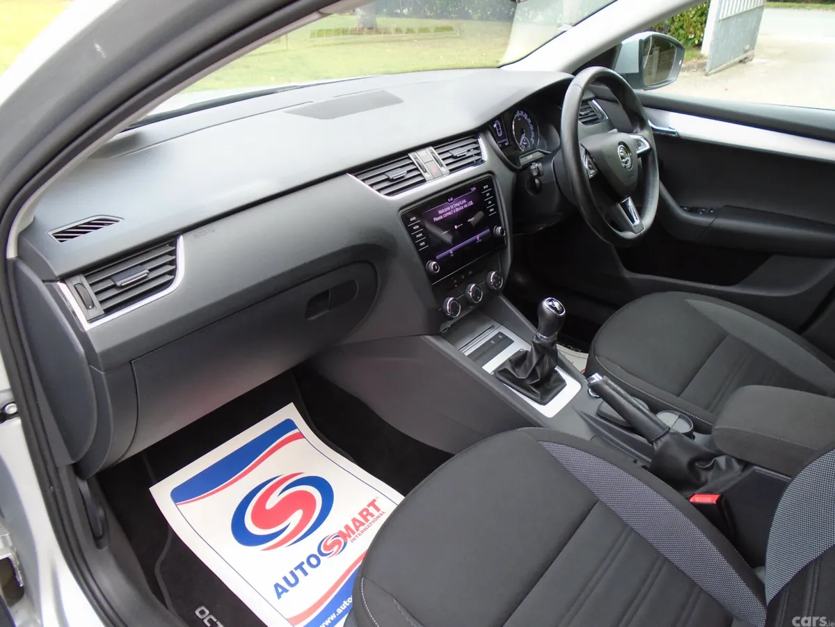 Skoda Octavia Saloon, Diesel, 2019, Grey