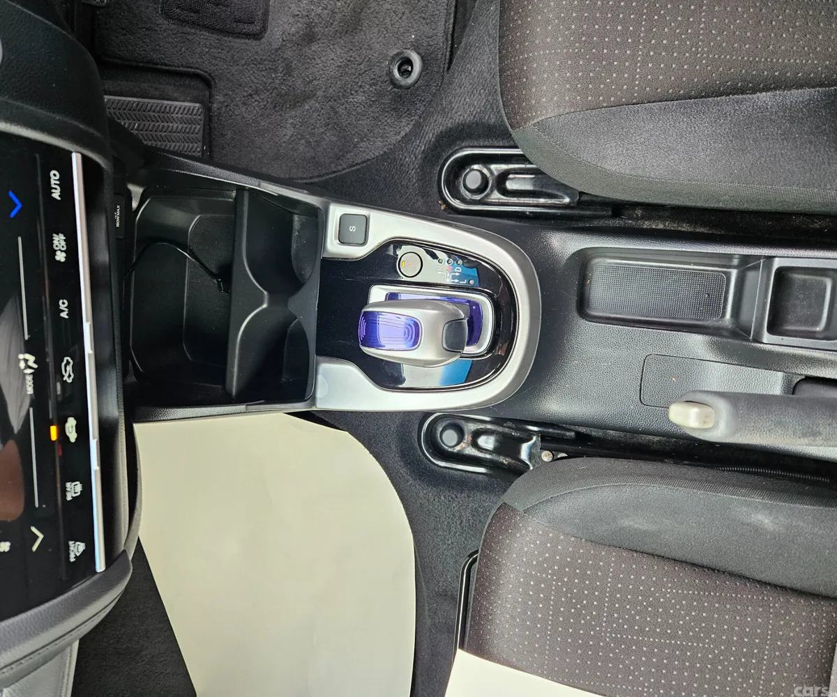Honda Fit Hatchback, Petrol Hybrid, 2017, Silver