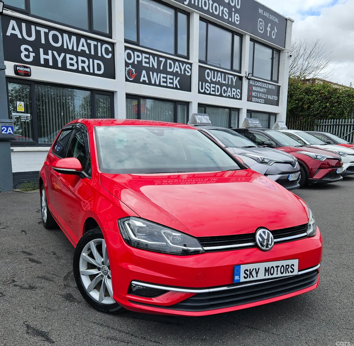 Volkswagen Golf Hatchback, Petrol, 2019, Red