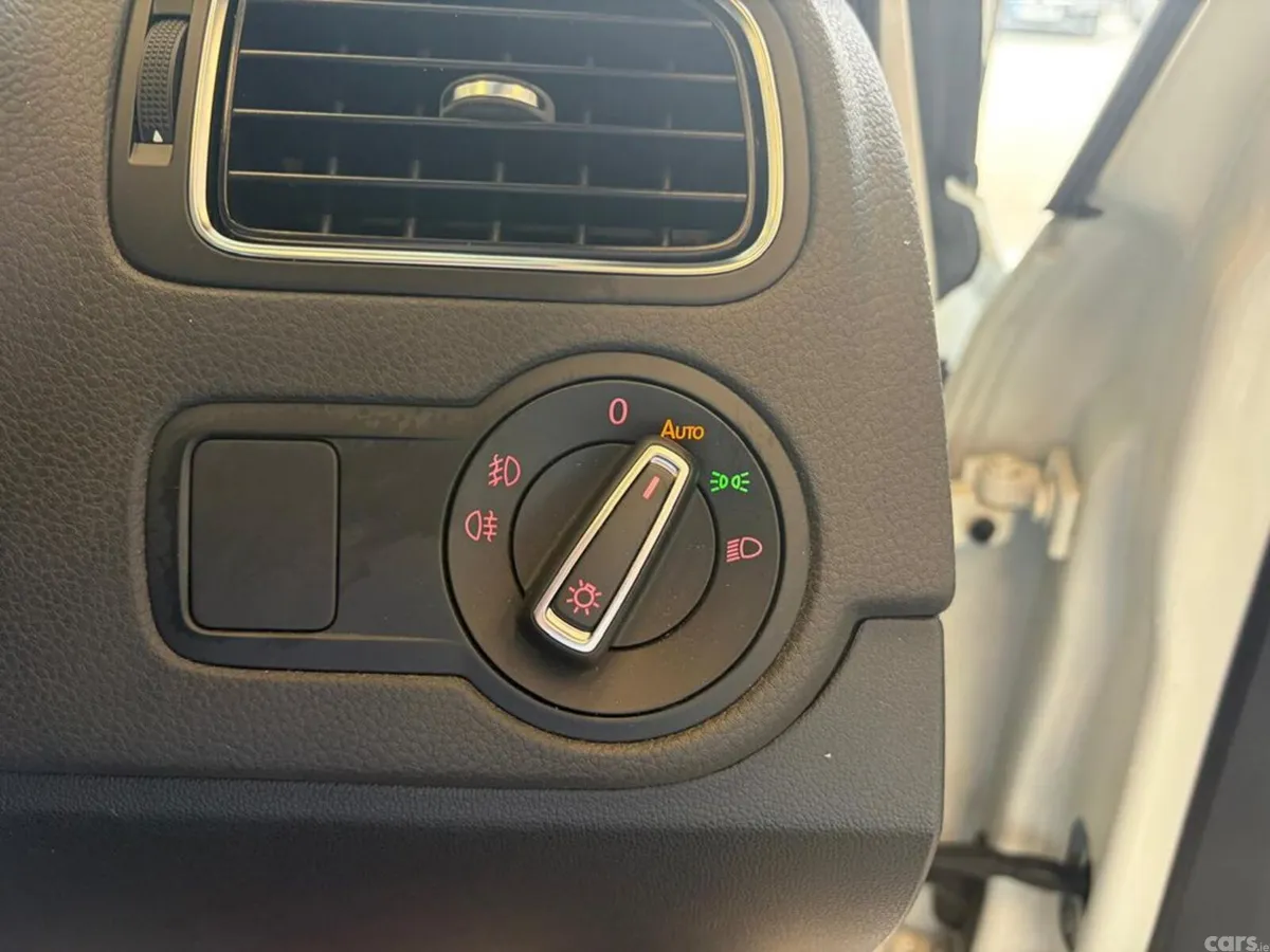 Volkswagen Polo Hatchback, Petrol, 2016, White