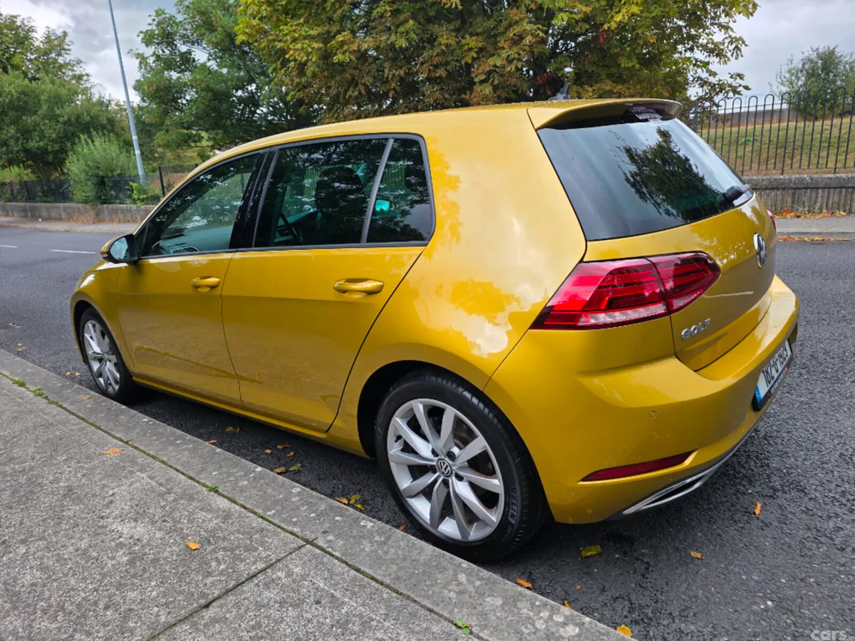 Volkswagen Golf Estate, Petrol, 2018, Yellow