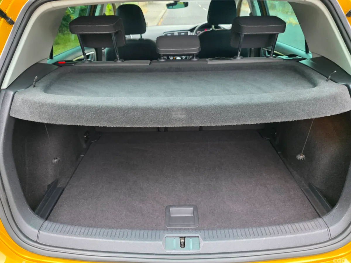 Volkswagen Golf Estate, Petrol, 2018, Yellow
