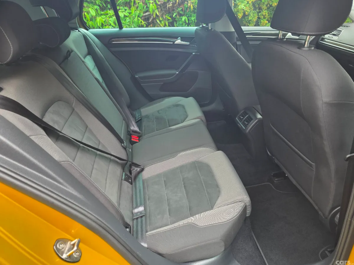 Volkswagen Golf Estate, Petrol, 2018, Yellow