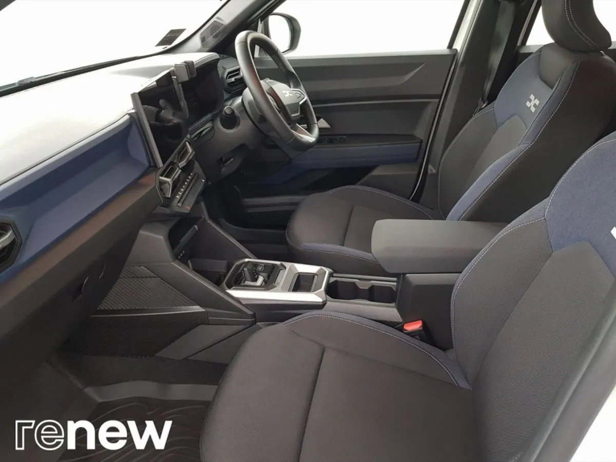 Dacia Duster SUV, Petrol Hybrid, 2025, White