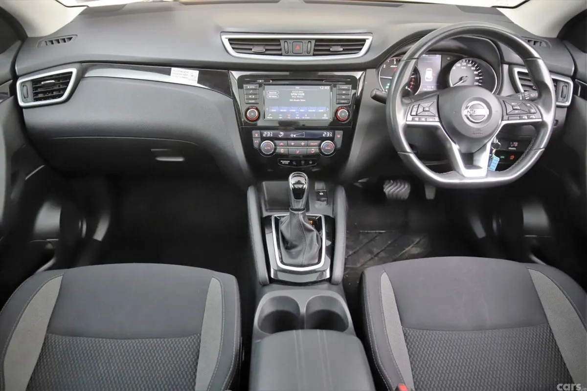 Nissan Qashqai SUV, Petrol, 2019, White