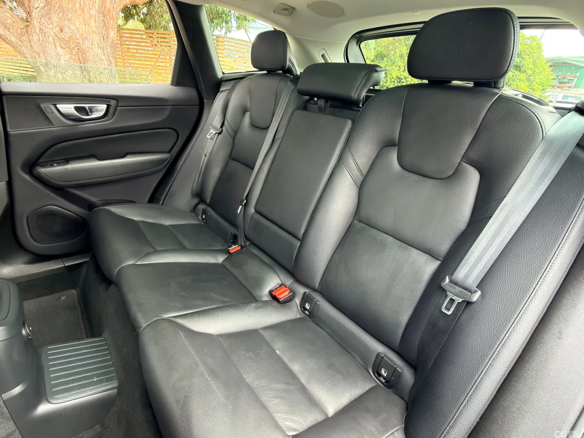 Volvo XC60 SUV, Petrol Hybrid, 2023, Blue