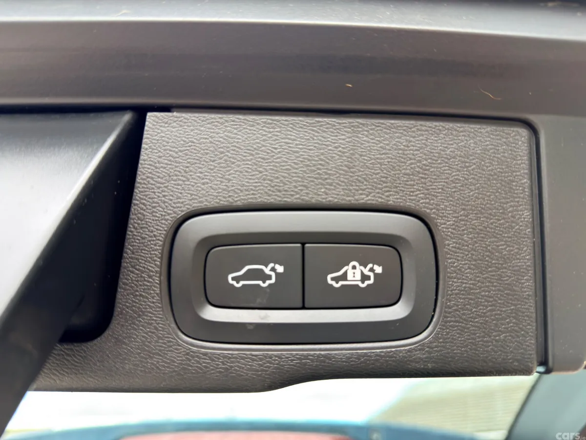 Volvo XC60 SUV, Petrol Hybrid, 2023, Blue