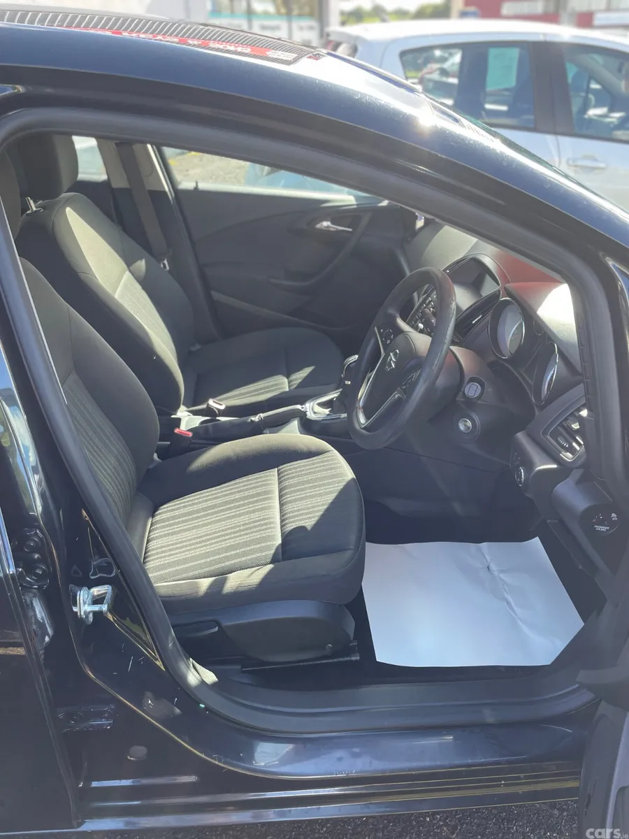 Opel Astra Hatchback, Diesel, 2015, Black