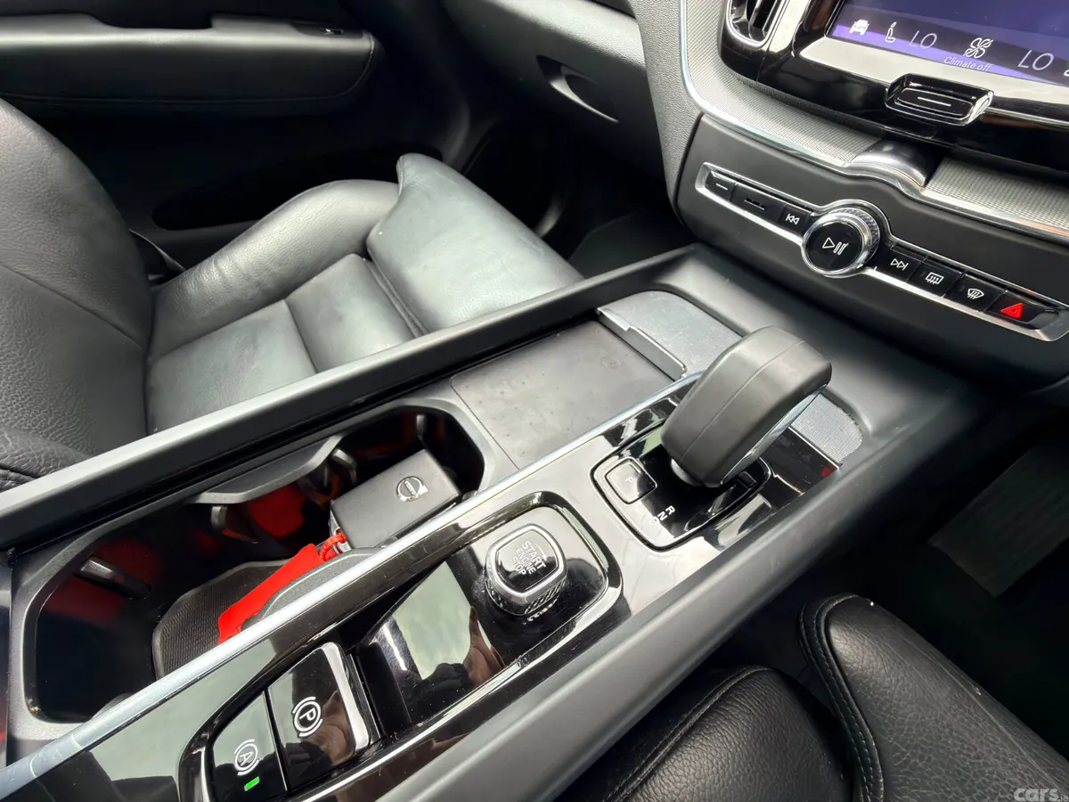 Volvo XC60 SUV, Petrol Hybrid, 2023, Blue