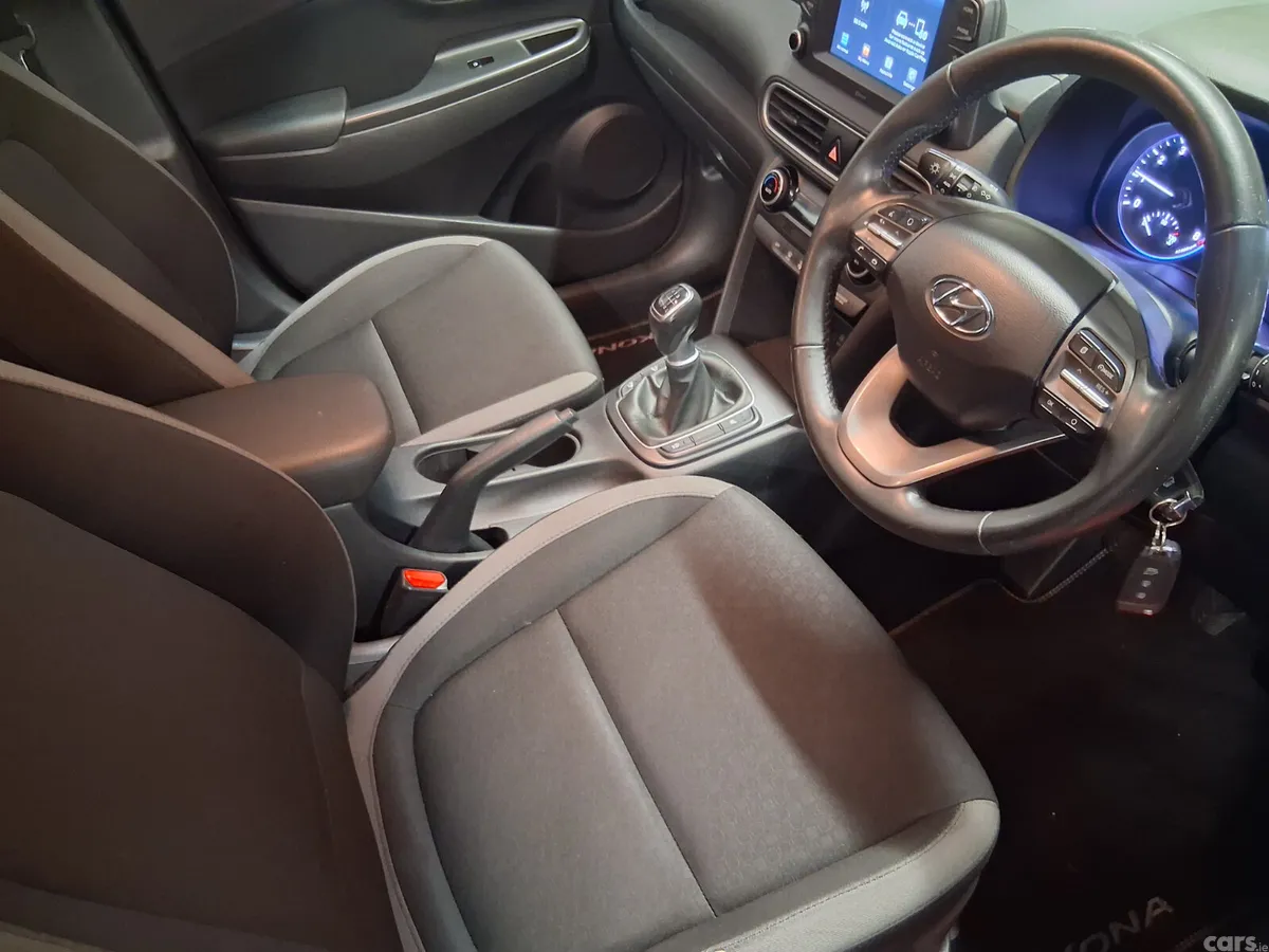 Hyundai KONA MPV, Petrol, 2018, Red