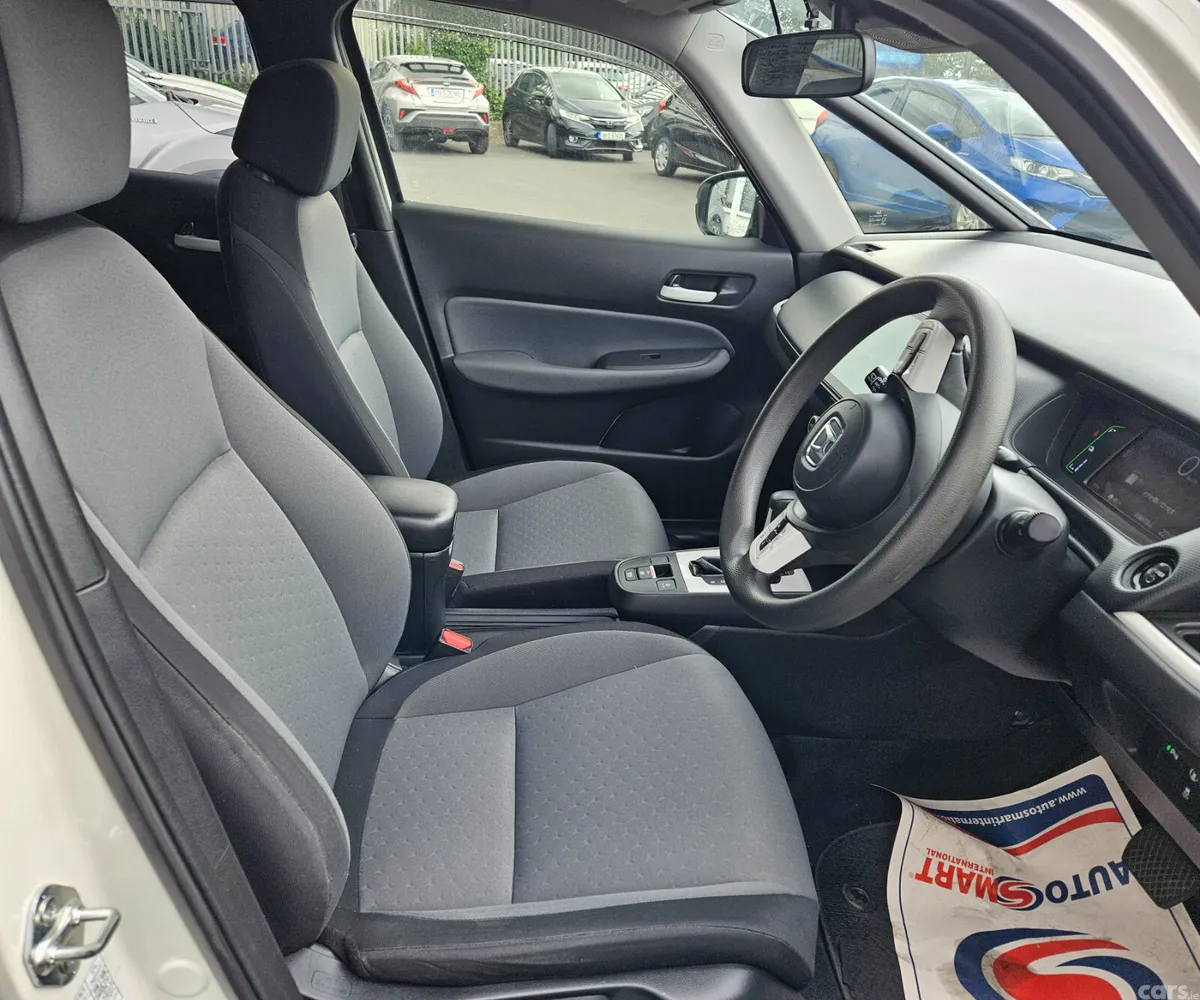Honda Fit Hatchback, Petrol Hybrid, 2021, White