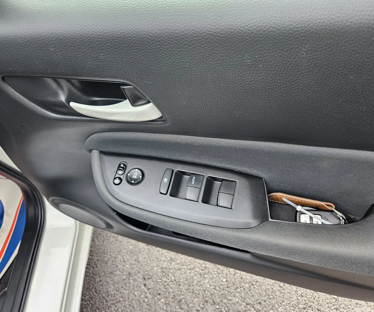 Honda Fit Hatchback, Petrol Hybrid, 2021, White