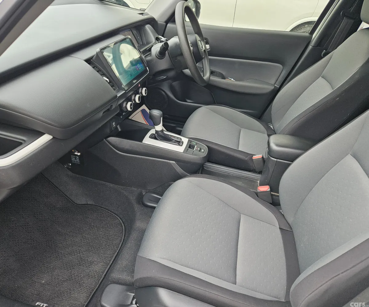 Honda Fit Hatchback, Petrol Hybrid, 2021, White