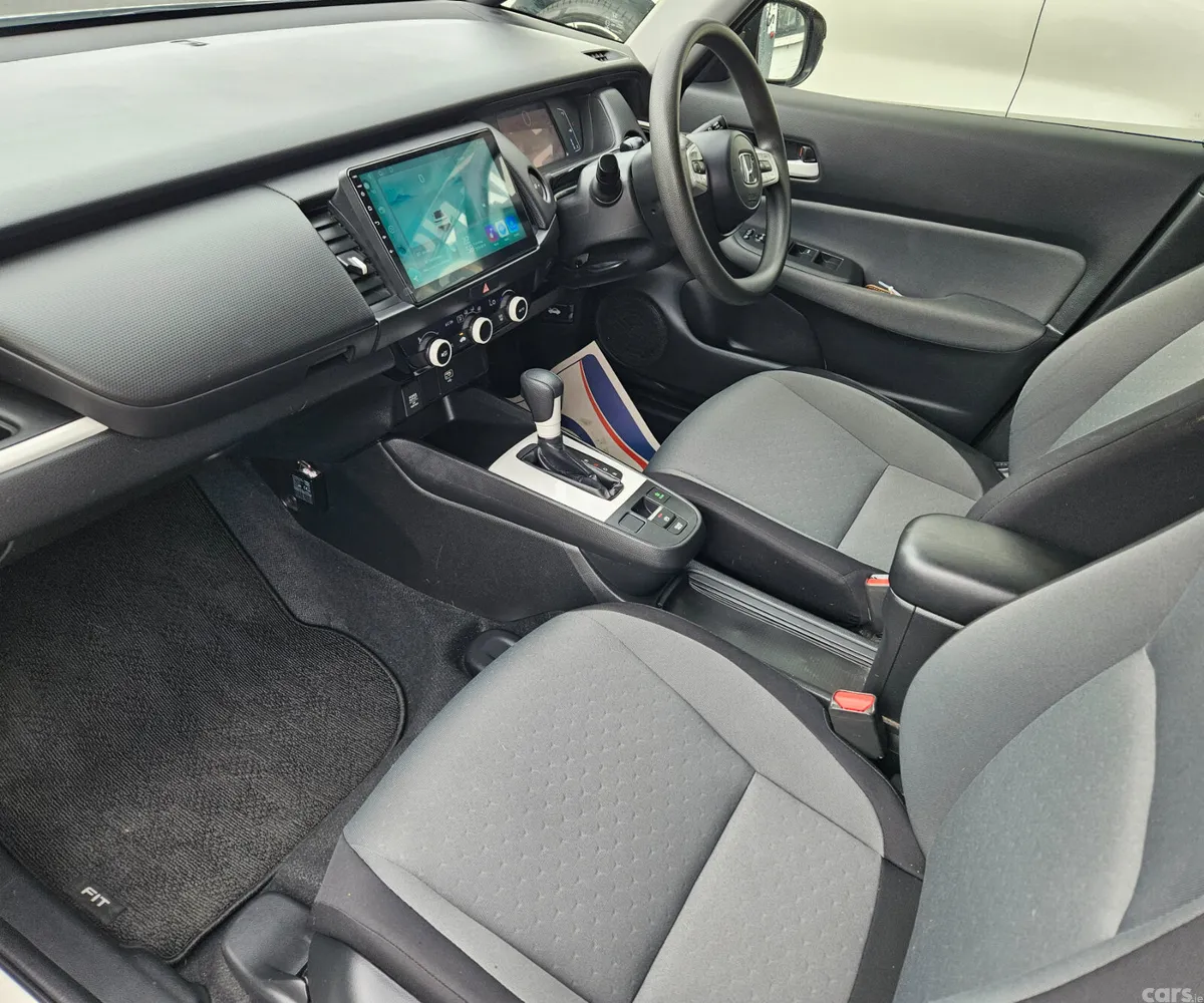 Honda Fit Hatchback, Petrol Hybrid, 2021, White