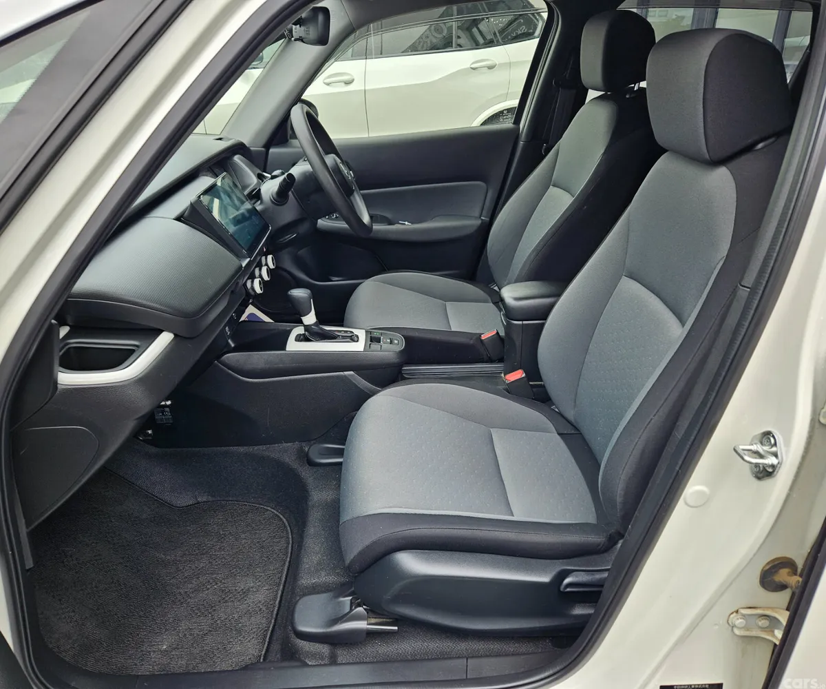 Honda Fit Hatchback, Petrol Hybrid, 2021, White