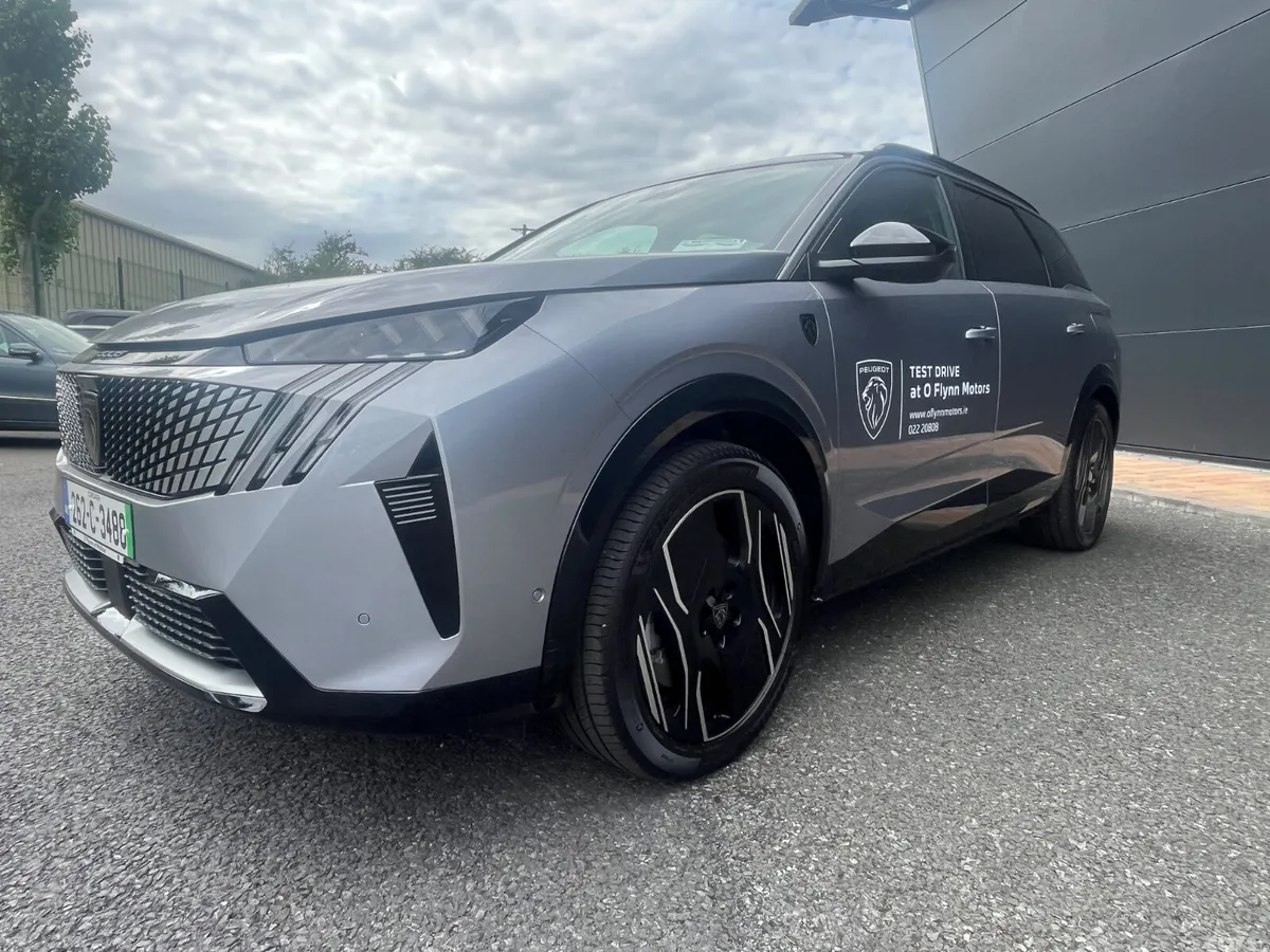 Peugeot 5008 MPV, Electric, 2026, Grey