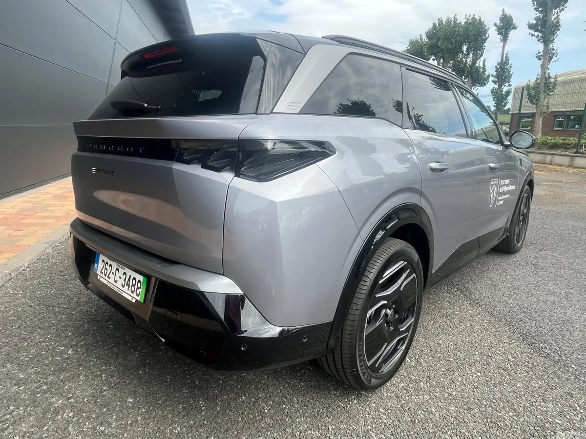Peugeot 5008 MPV, Electric, 2026, Grey