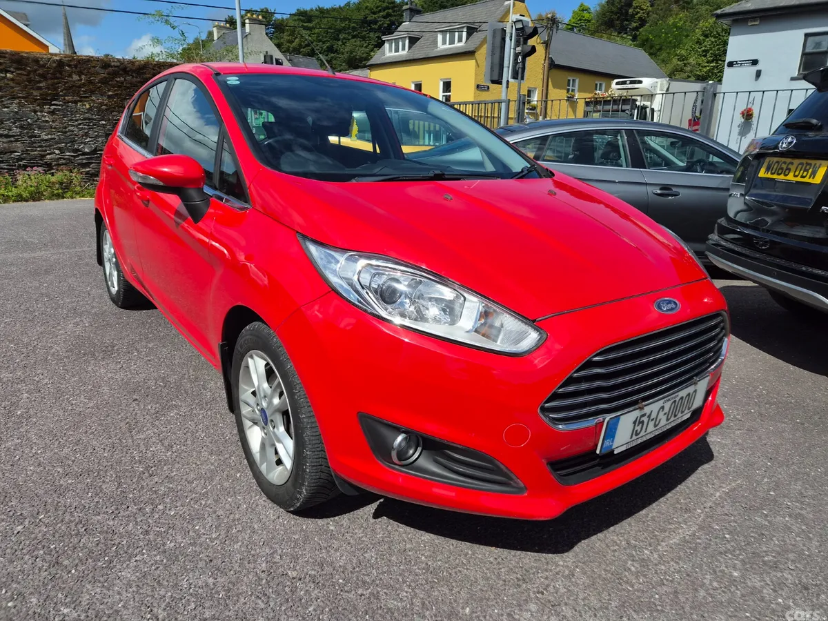 Ford Fiesta Hatchback, Petrol, 2015, Red