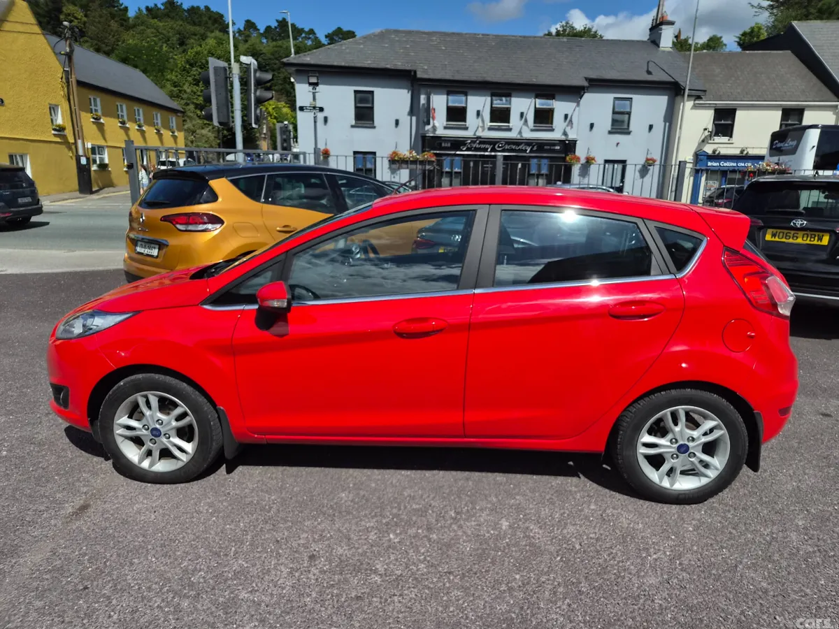 Ford Fiesta Hatchback, Petrol, 2015, Red