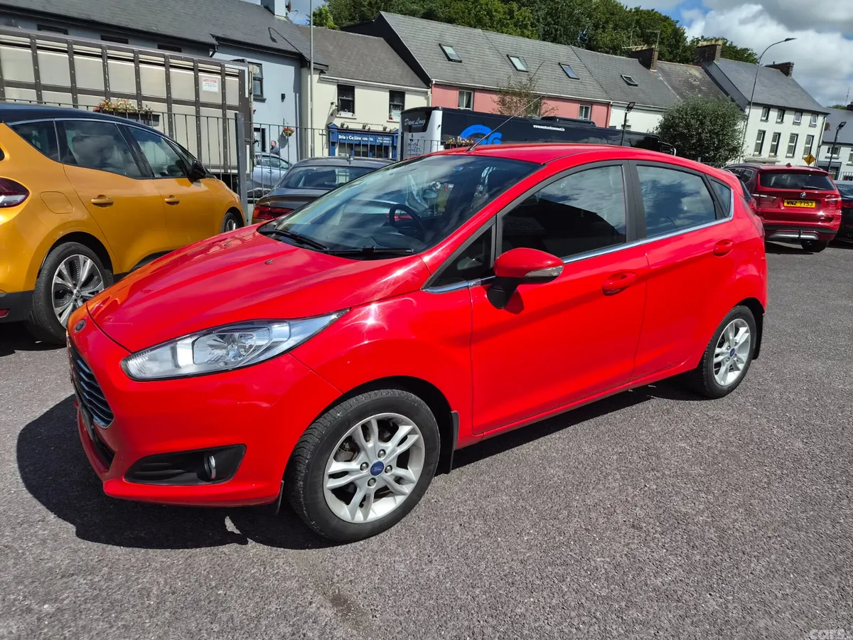 Ford Fiesta Hatchback, Petrol, 2015, Red