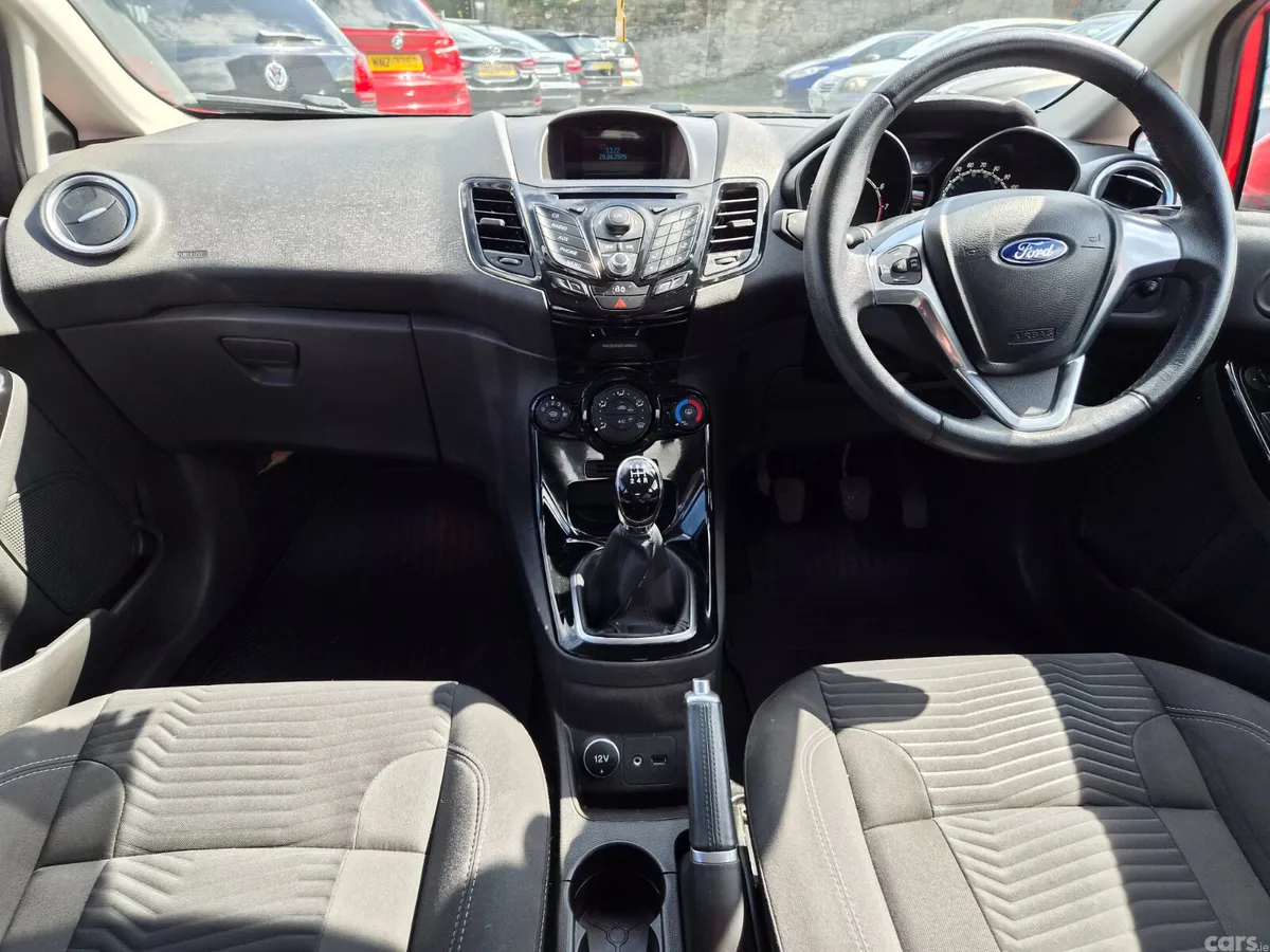 Ford Fiesta Hatchback, Petrol, 2015, Red