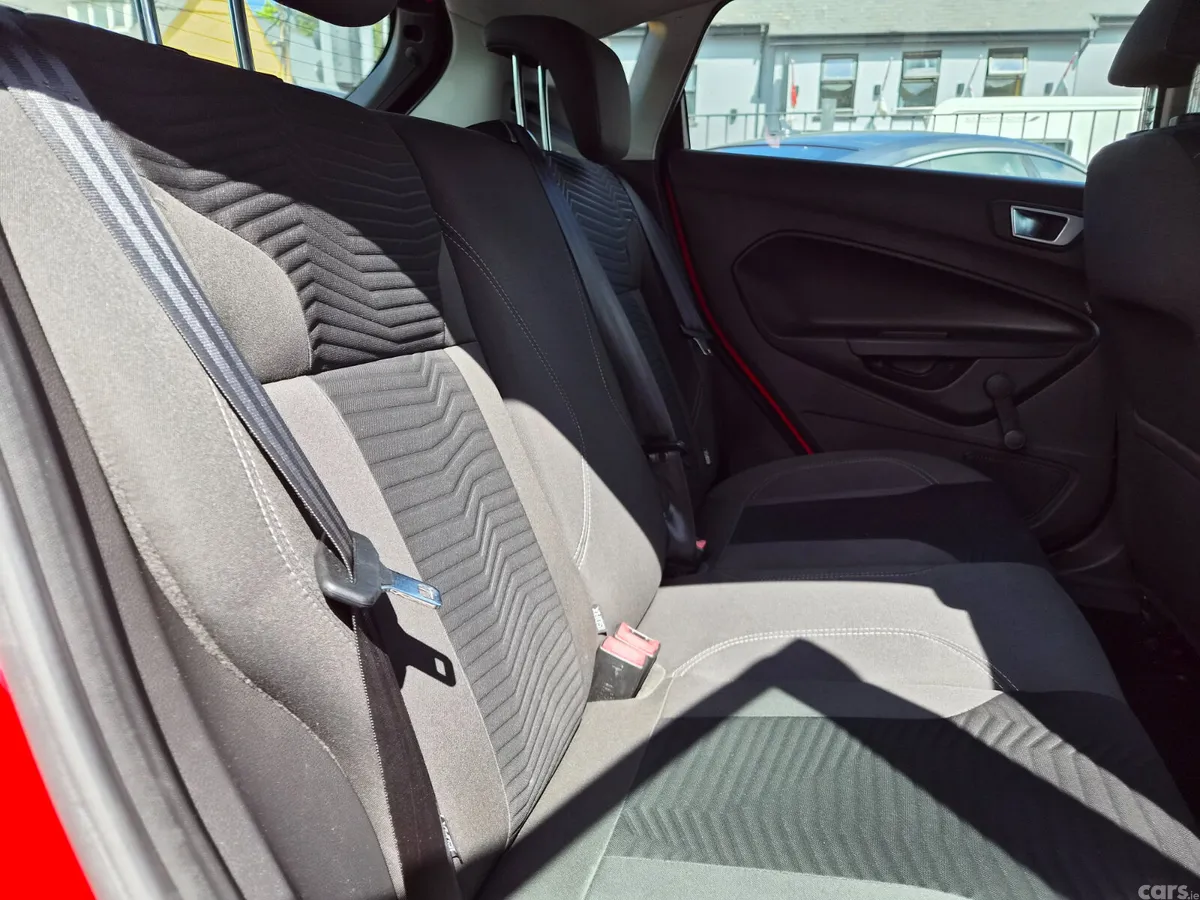 Ford Fiesta Hatchback, Petrol, 2015, Red