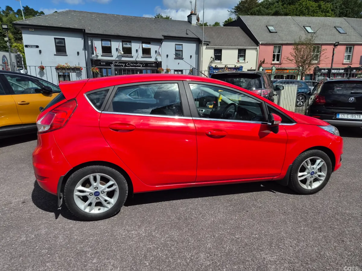Ford Fiesta Hatchback, Petrol, 2015, Red