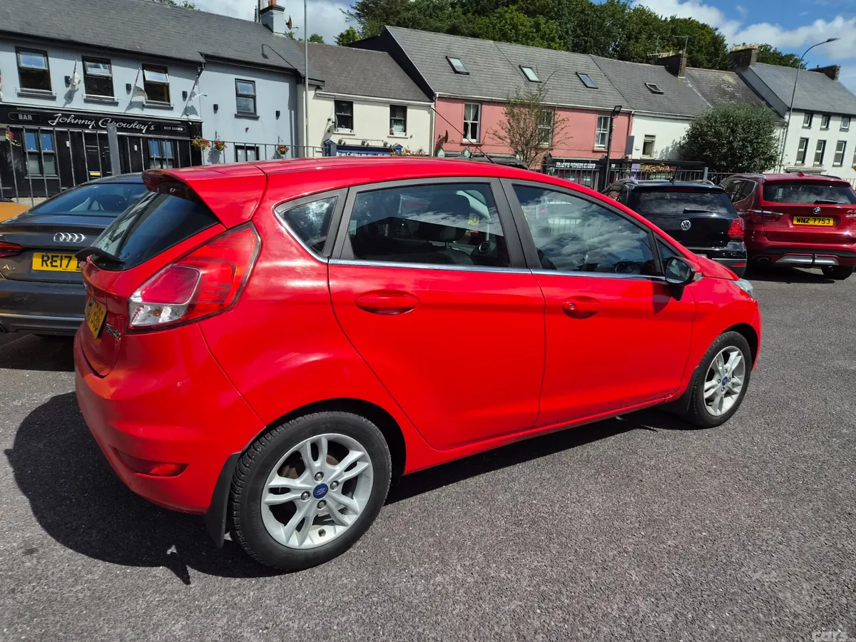 Ford Fiesta Hatchback, Petrol, 2015, Red