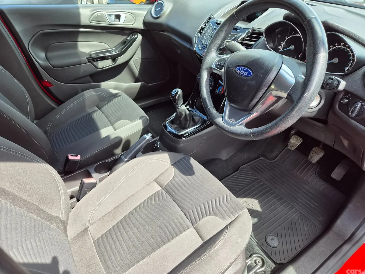 Ford Fiesta Hatchback, Petrol, 2015, Red