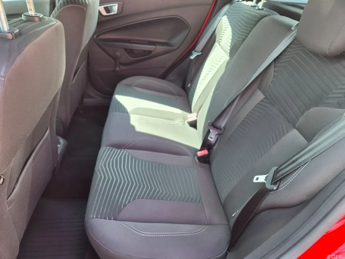 Ford Fiesta Hatchback, Petrol, 2015, Red