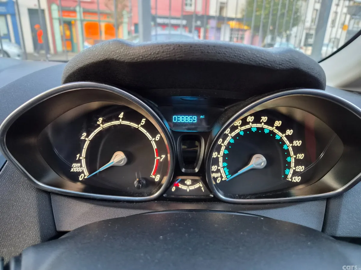 Ford Fiesta Hatchback, Petrol, 2015, Red