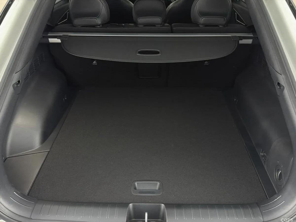 Kia EV6 MPV, Electric, 2026, White