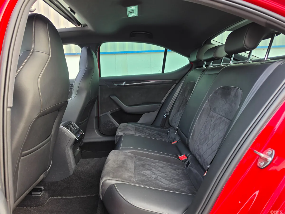 Skoda Superb Saloon, Diesel, 2019, Red