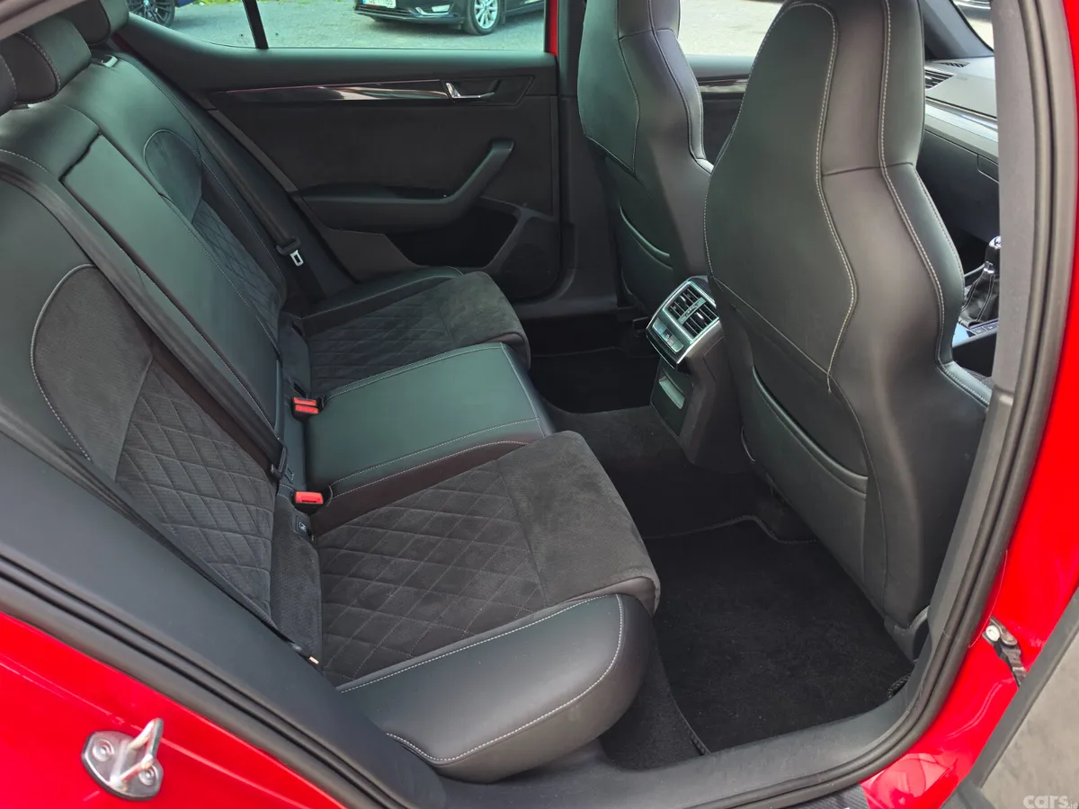 Skoda Superb Saloon, Diesel, 2019, Red