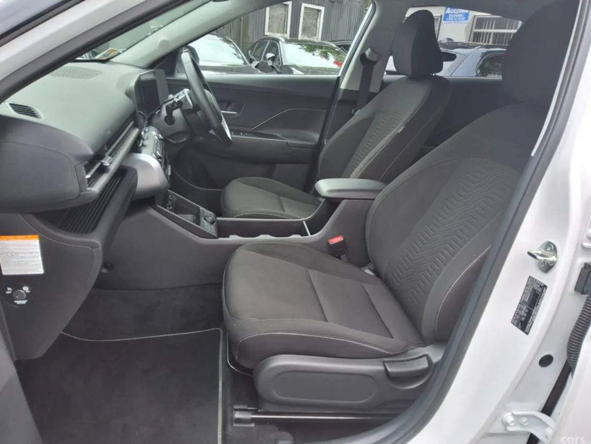 Hyundai KONA SUV, Petrol Hybrid, 2024, White