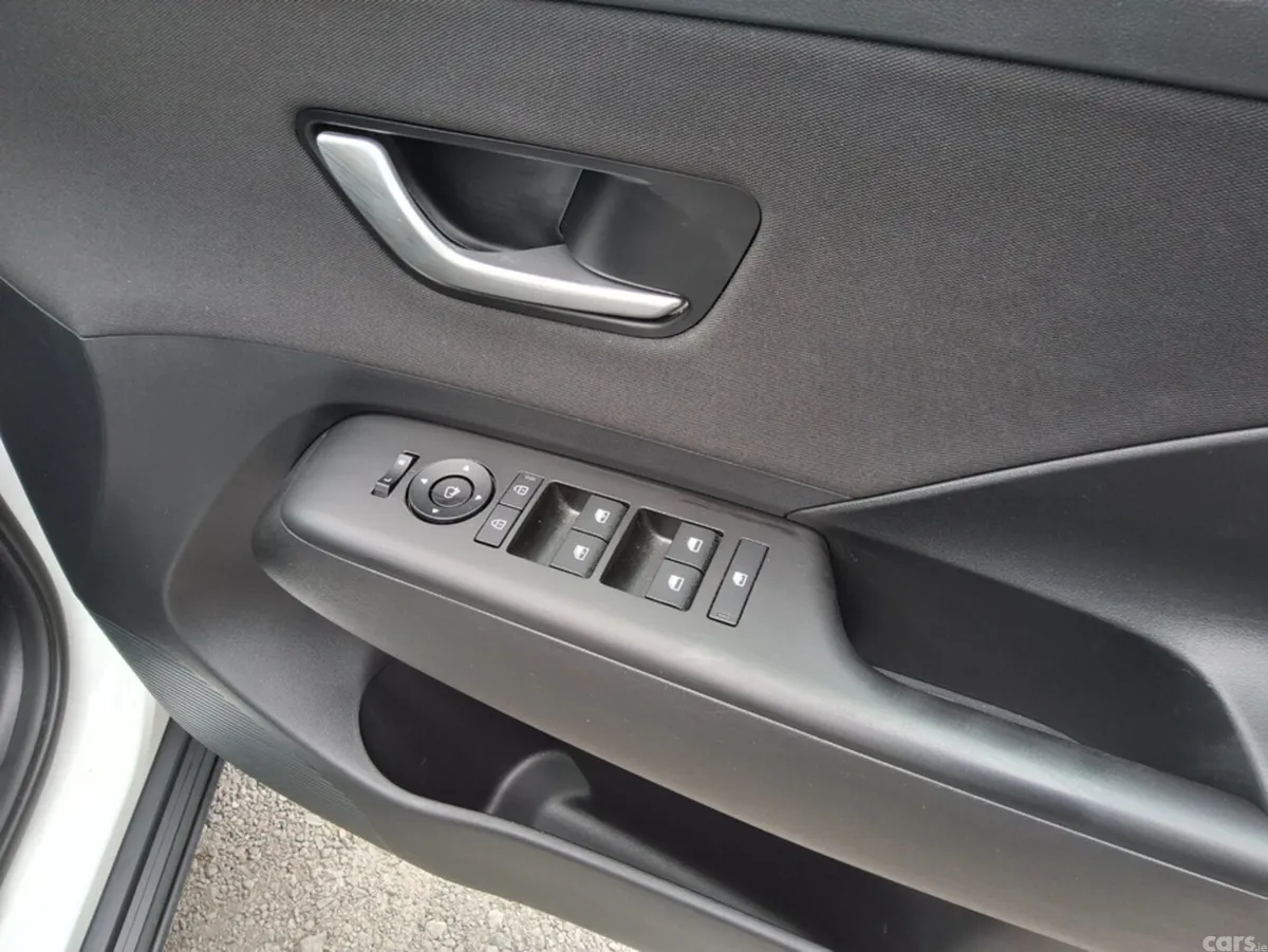 Hyundai KONA SUV, Petrol Hybrid, 2024, White