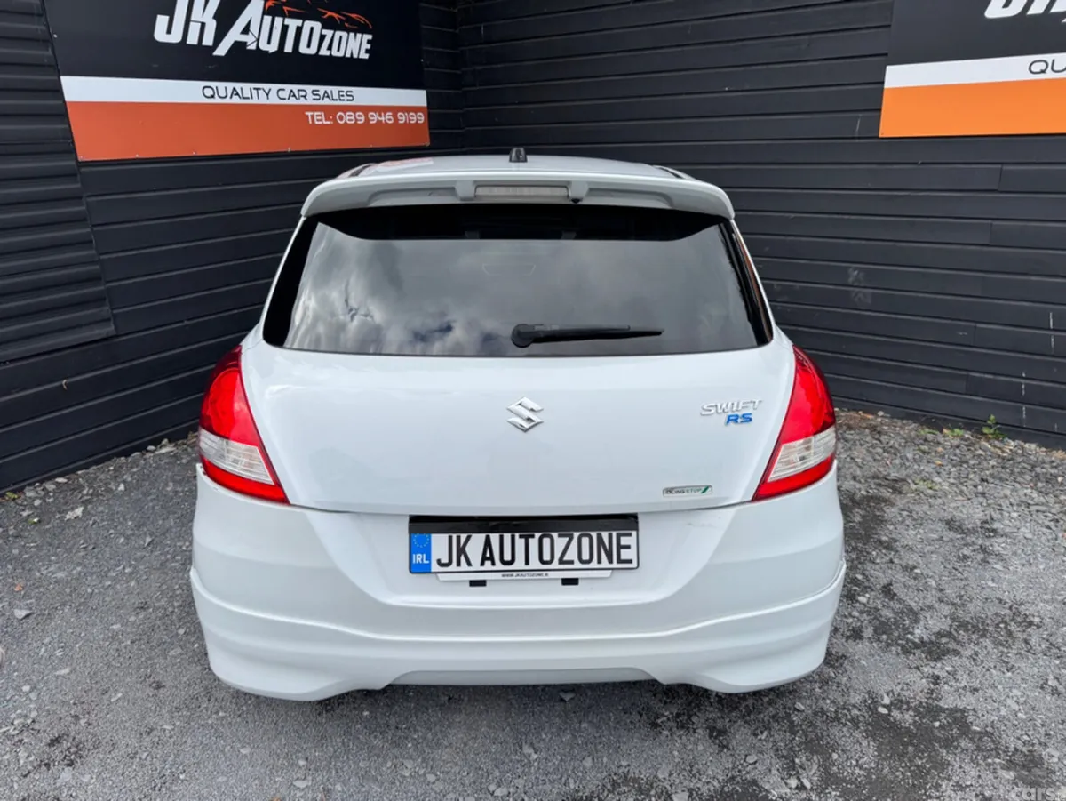 Suzuki Swift Hatchback, Petrol, 2014, White