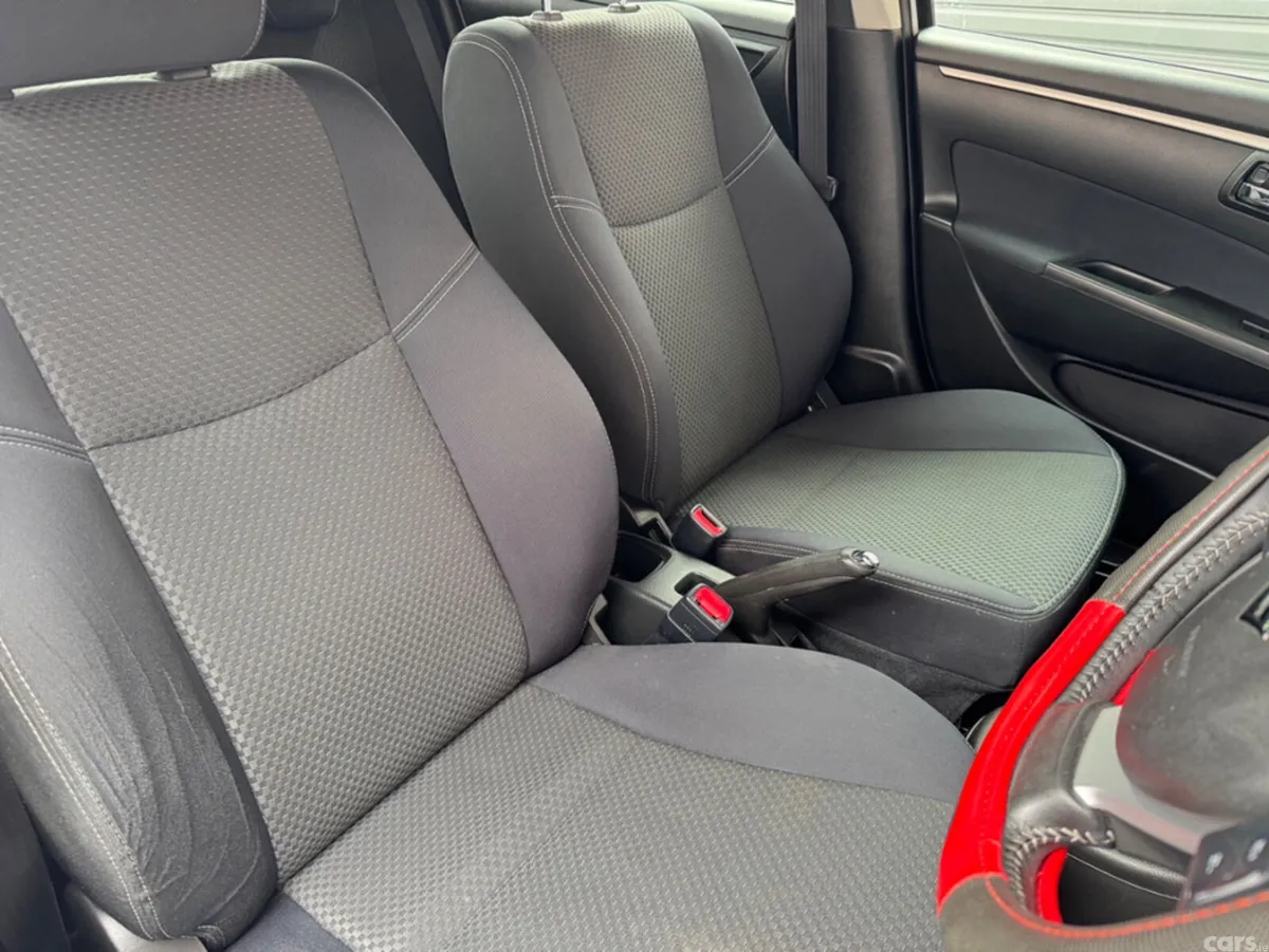 Suzuki Swift Hatchback, Petrol, 2014, White