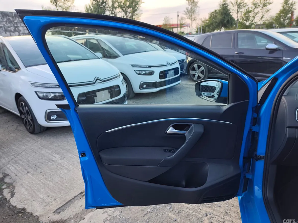 Volkswagen Polo Hatchback, Petrol, 2015, Blue