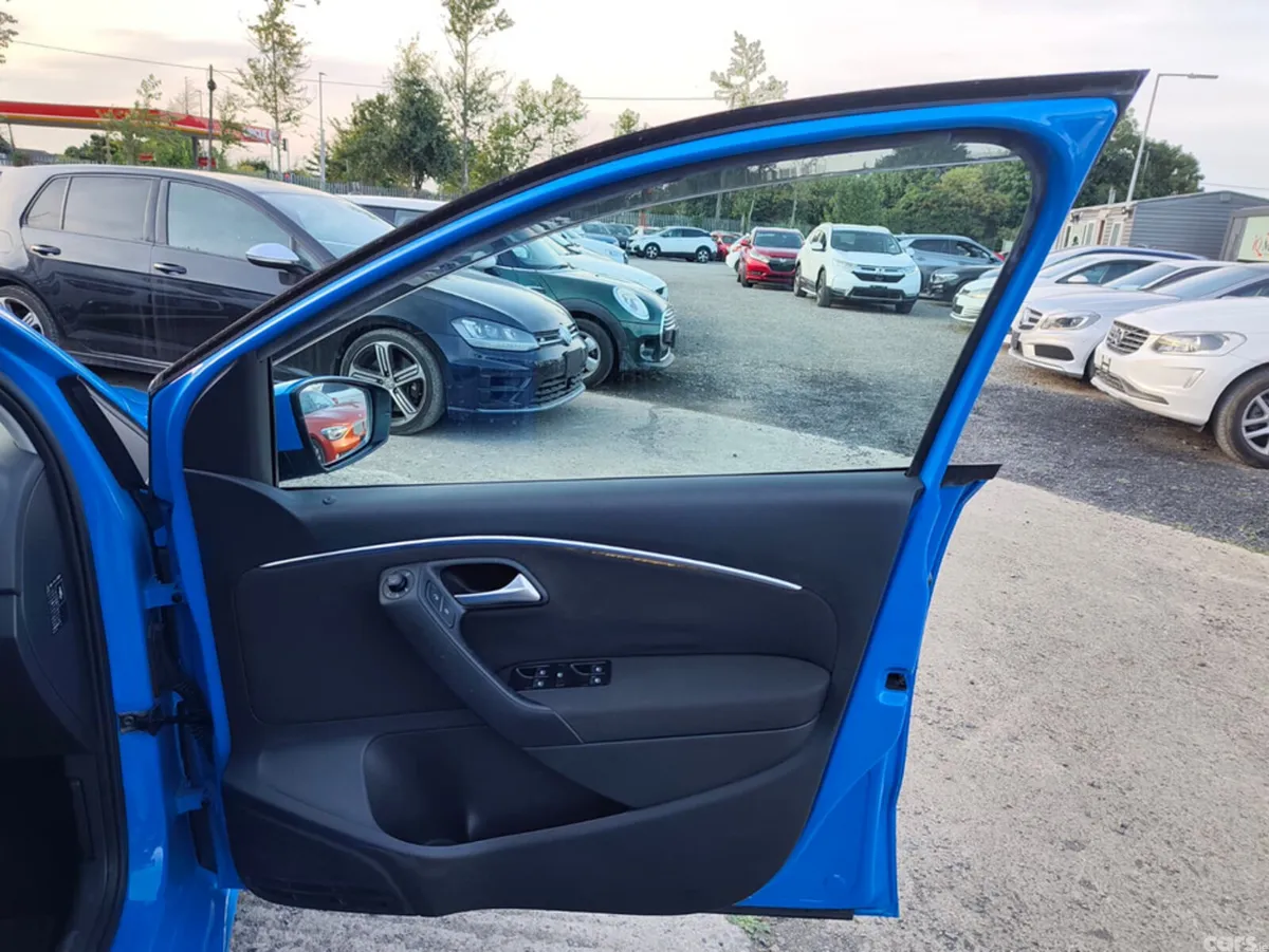 Volkswagen Polo Hatchback, Petrol, 2015, Blue