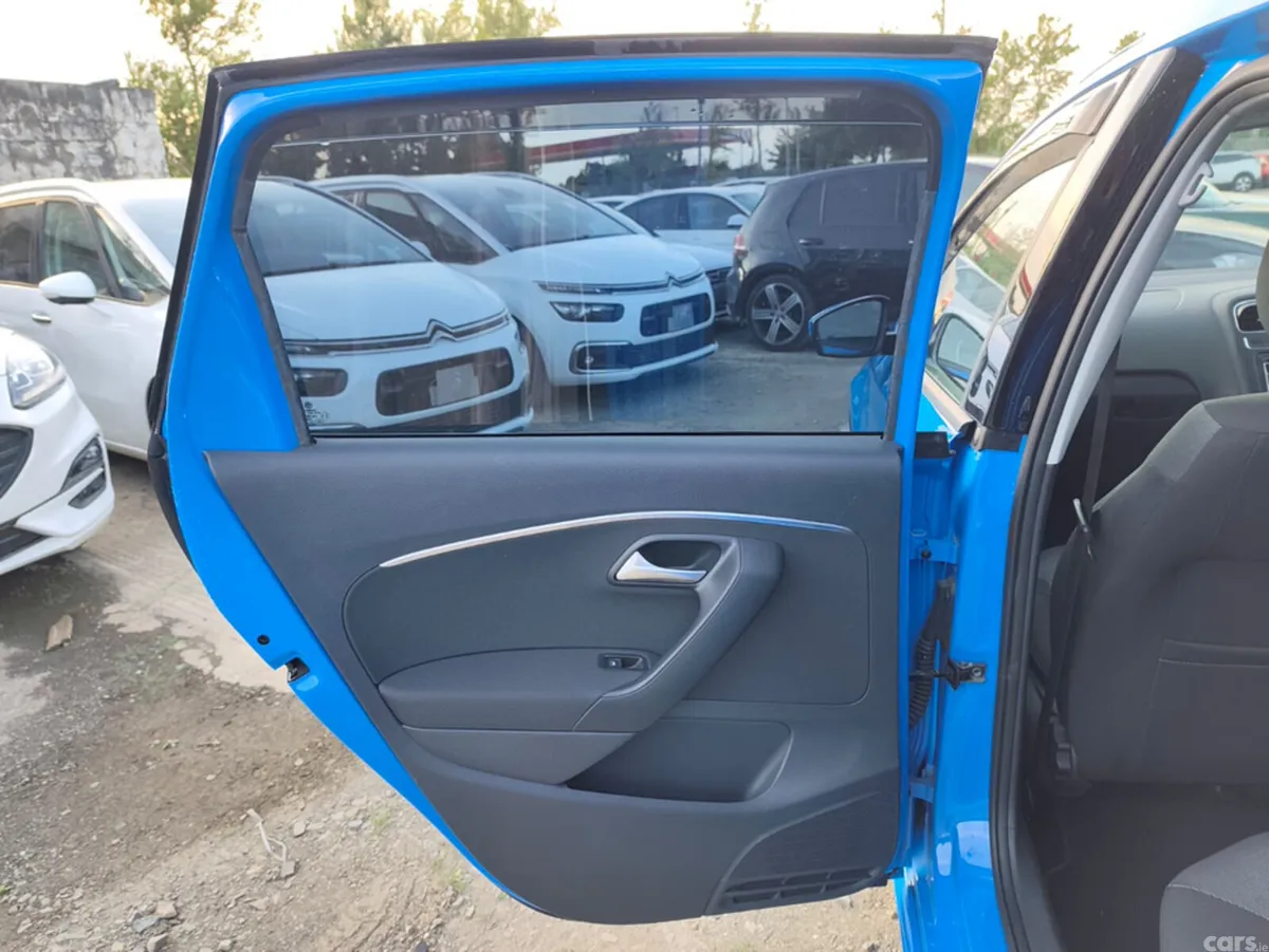 Volkswagen Polo Hatchback, Petrol, 2015, Blue