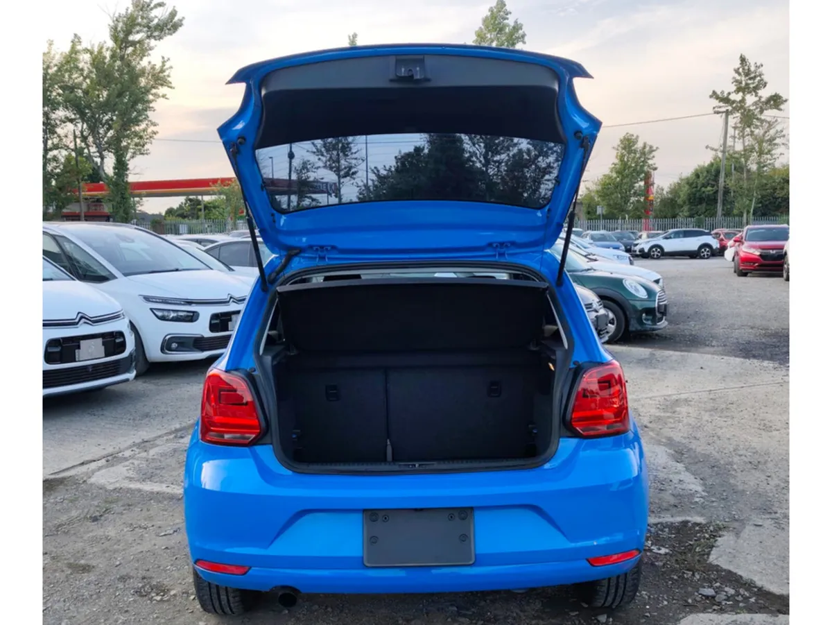 Volkswagen Polo Hatchback, Petrol, 2015, Blue